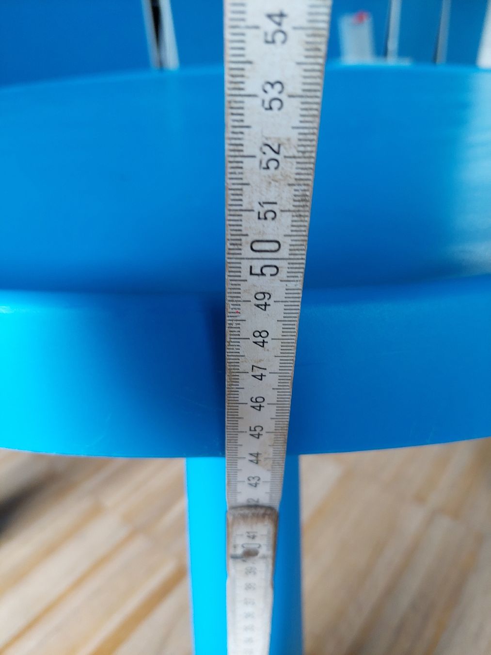 Ikea Tavoli: Runder, blauer Tisch. Inkl. 4 Stühle – Usato da Berlingen venduto da Scherrer7706 1