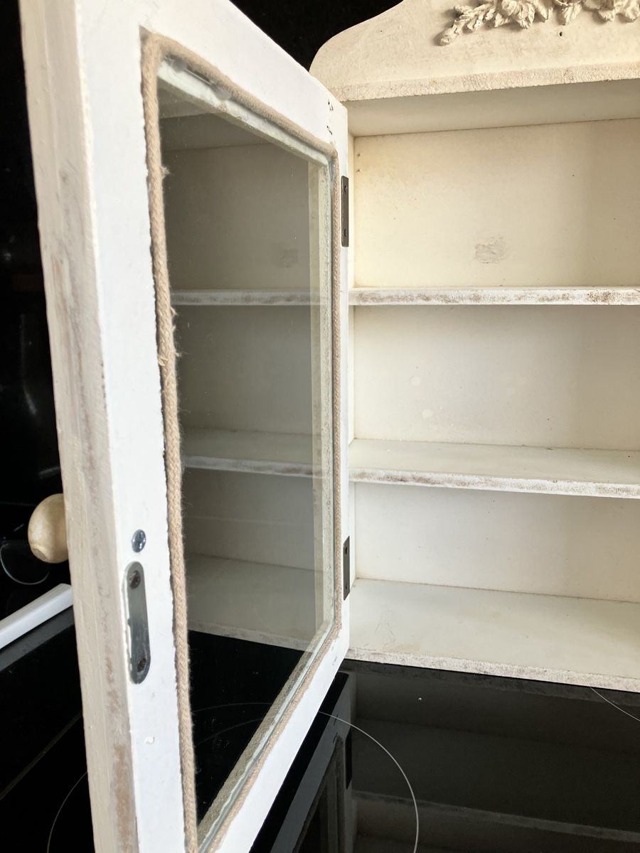 Armadi: Vintage Wandschrank – Usato da Zürich venduto da Lilua78 2
