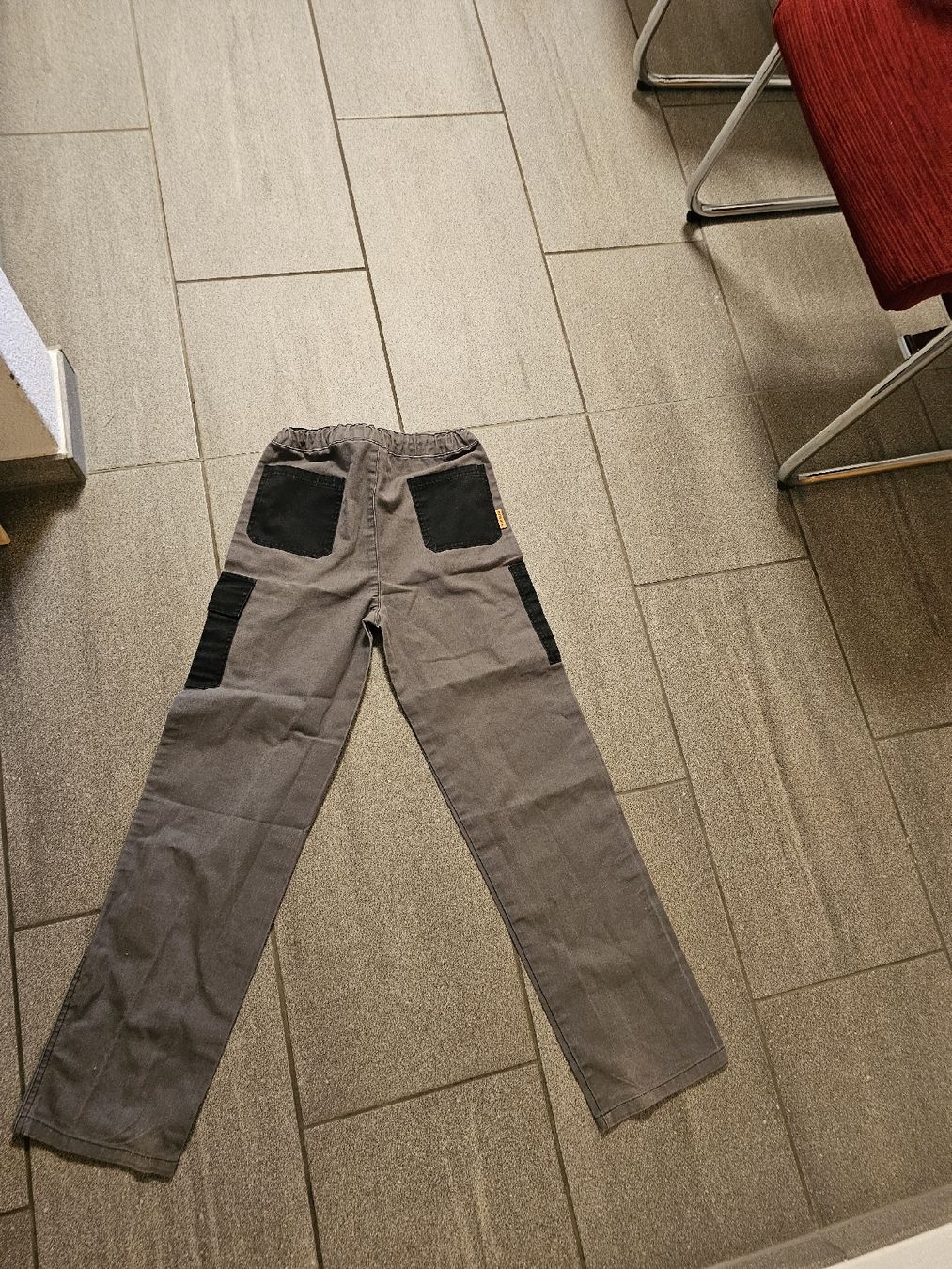 Hosen: Arbeitshose grau Grösse 164 mit Flecken und kleine risse – Gebraucht aus Oftringen von StefanieR 3