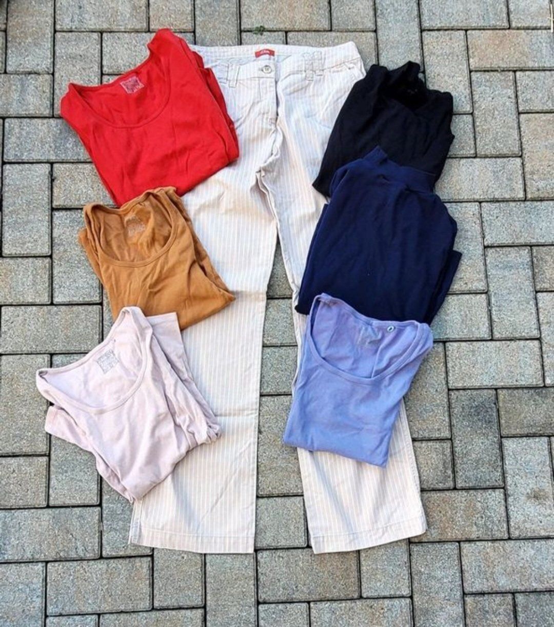 Lotti di vestiti: Casual Basic Paket Gr. M mit Marken und Emoji Kleid – Usato da Füllinsdorf venduto da Sunnebliemli7 3