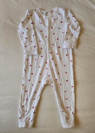 Pyjama bébé H&M blanc motif cœurs rouges, taille 12-18 mois