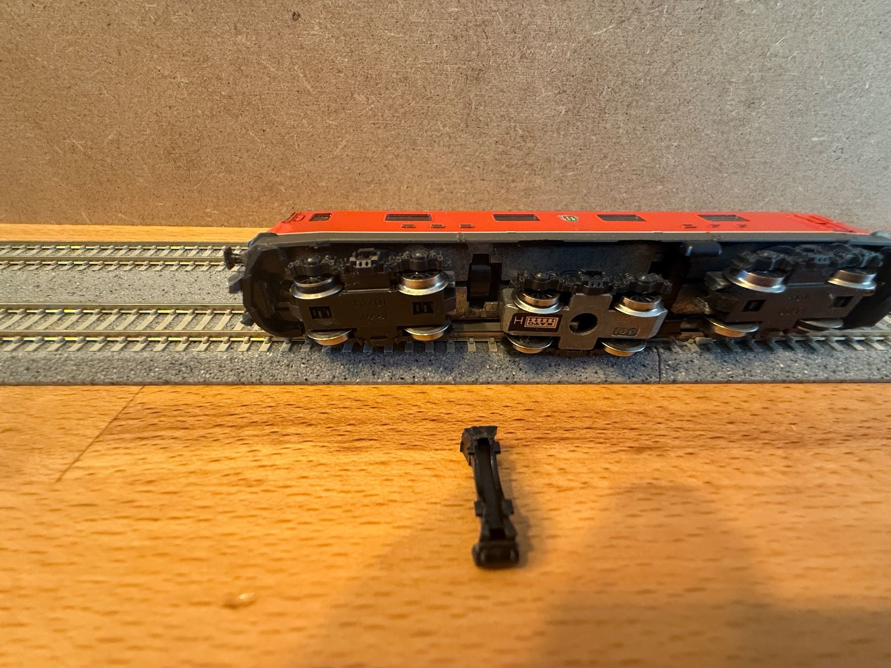 Hobbytrain Modelleisenbahnen: Hobbytrain Re 6/6 in Rot – Defekt aus Diemtigen von Mpsj4 1
