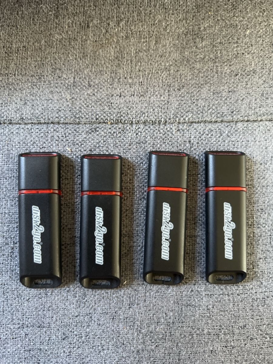 USB Sticks: 4 Clé USB 8GB chacune – Neuf (Voir description) à Courroux par mar_82gk