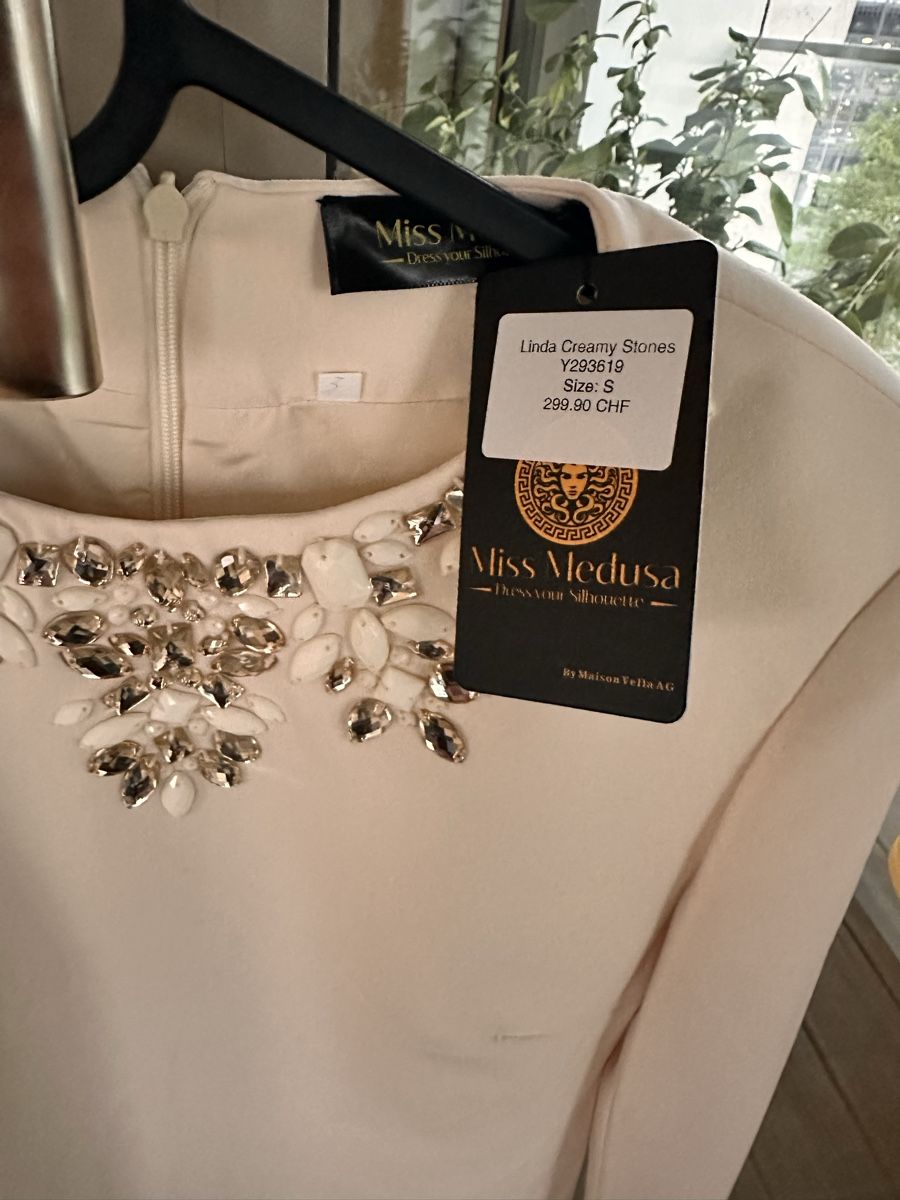 Vestiti: Creamy dress – Nuovo e nell'imballaggio originale da Zürich venduto da fed_vh9n 4