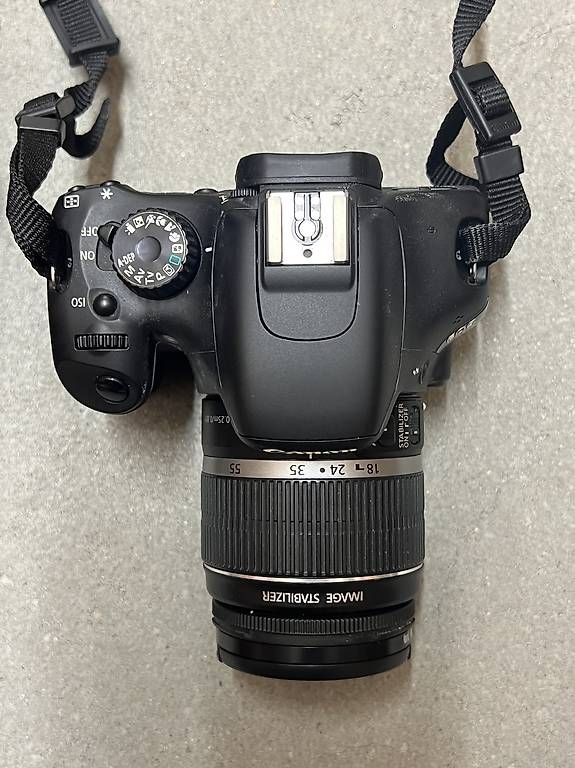 Canon Kamera: Digitalkamera Canon EOS 550D mit Objektiv – Gebraucht aus Binningen von Giusi. 1
