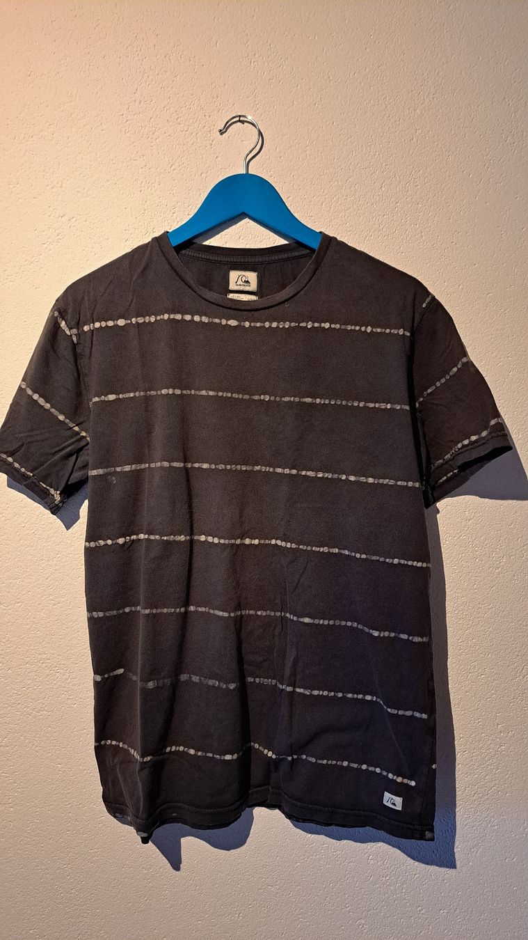 Quiksilver T-shirt: T-shirt Quiksilver - Black "L" – Usato da Camorino venduto da yanis83