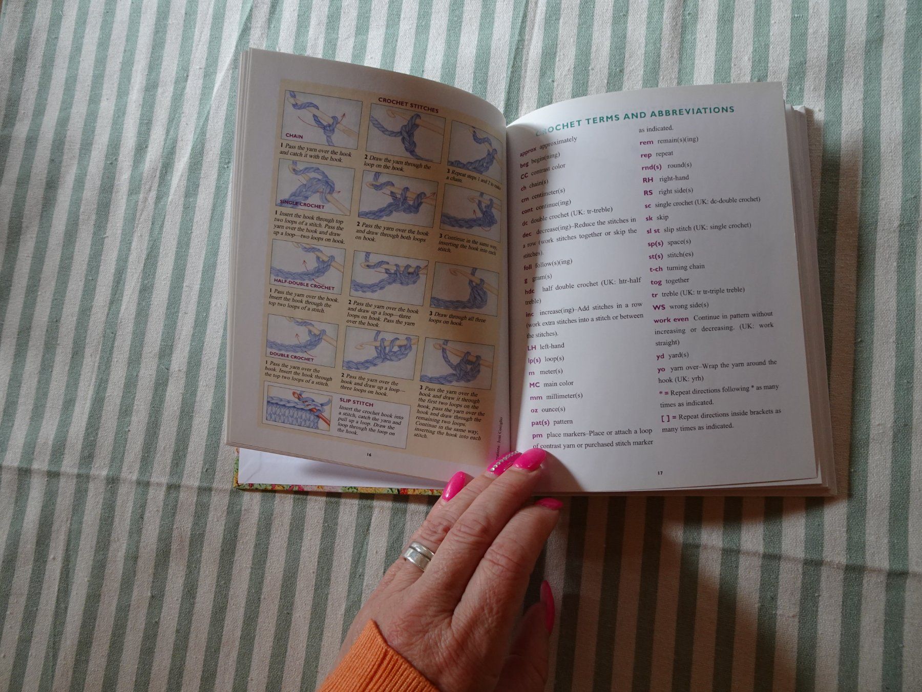 Libri: Vogue Knitting - Crocheted Scarves two - B1103 – Usato da Küssnacht am Rigi venduto da Bookslove-Divers 2