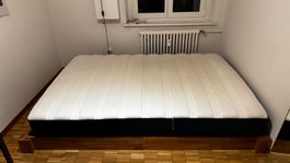 Doppelbett aus Holz mit Lattenrost gebraucht guter Zustand