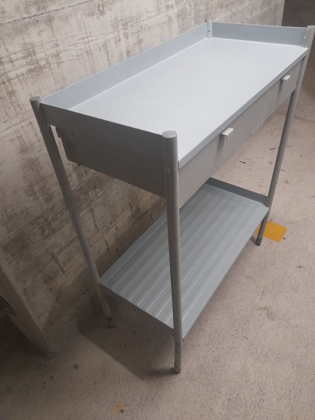 Tables: Pflanzentisch – D'occasion à Glattbrugg par B_B 1