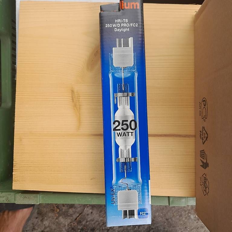 Lampade: Lampe HRI-TS 250W – Usato da Thörishaus venduto da Bauteilboerse_T-haus