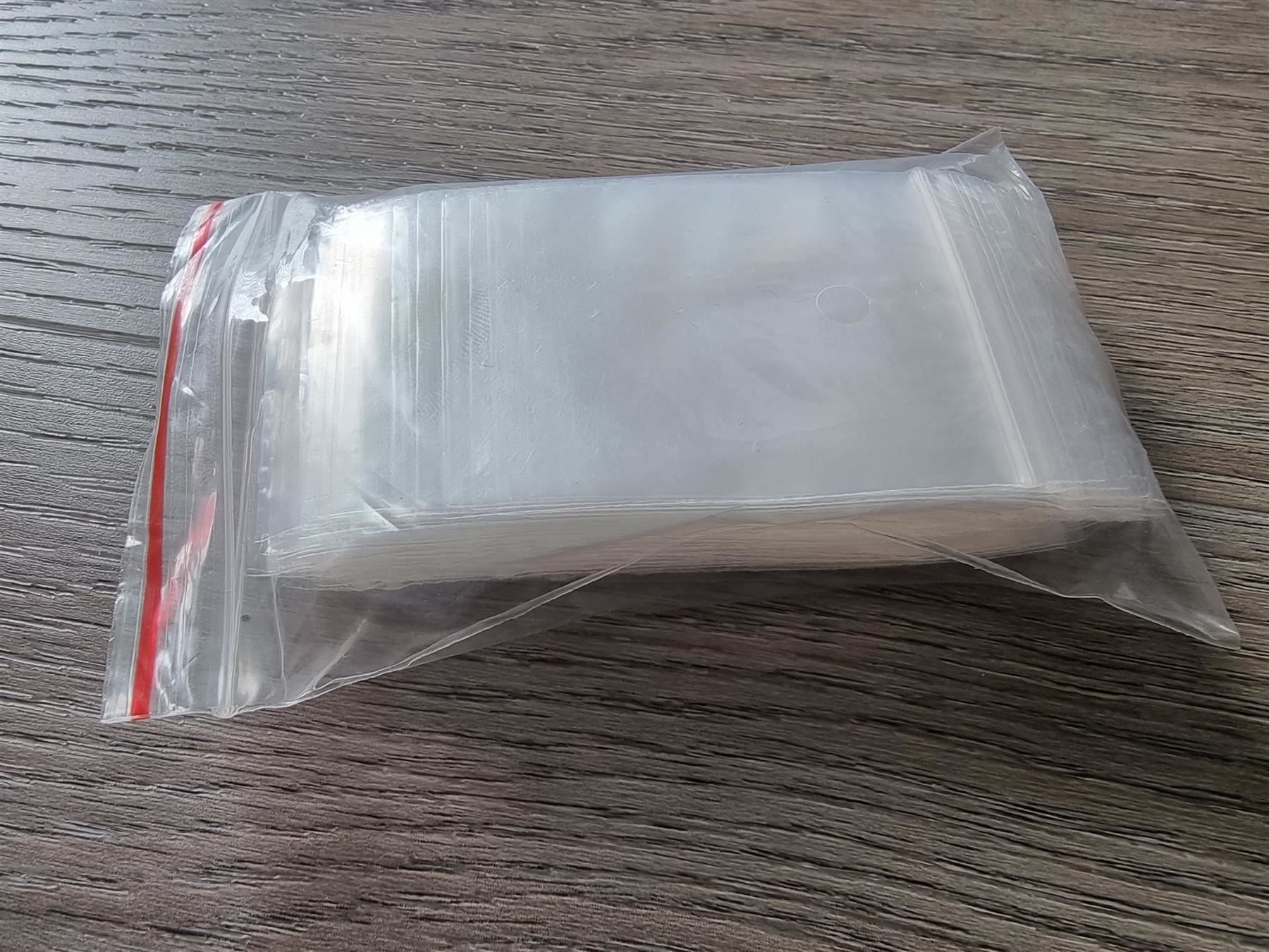 Contenitori & Simili: Druckverschlussbeutel 4x6cm 100 Stück – Nuovo e nell'imballaggio originale da Eglisau venduto da 20788 1