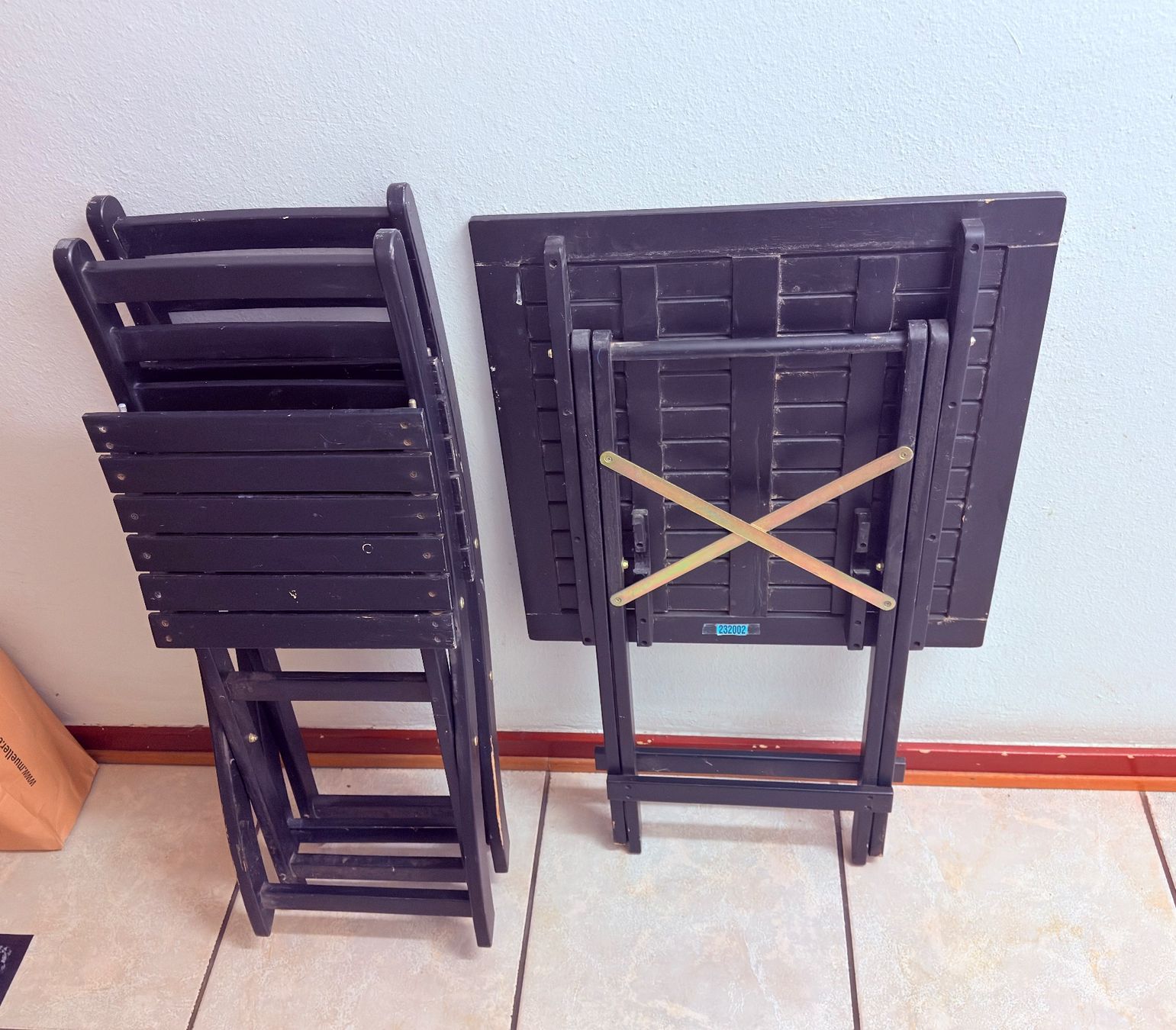 Set di tavolo e panche: • Balkontisch + 2 Stühle • – Usato da Basel venduto da mendoza13
