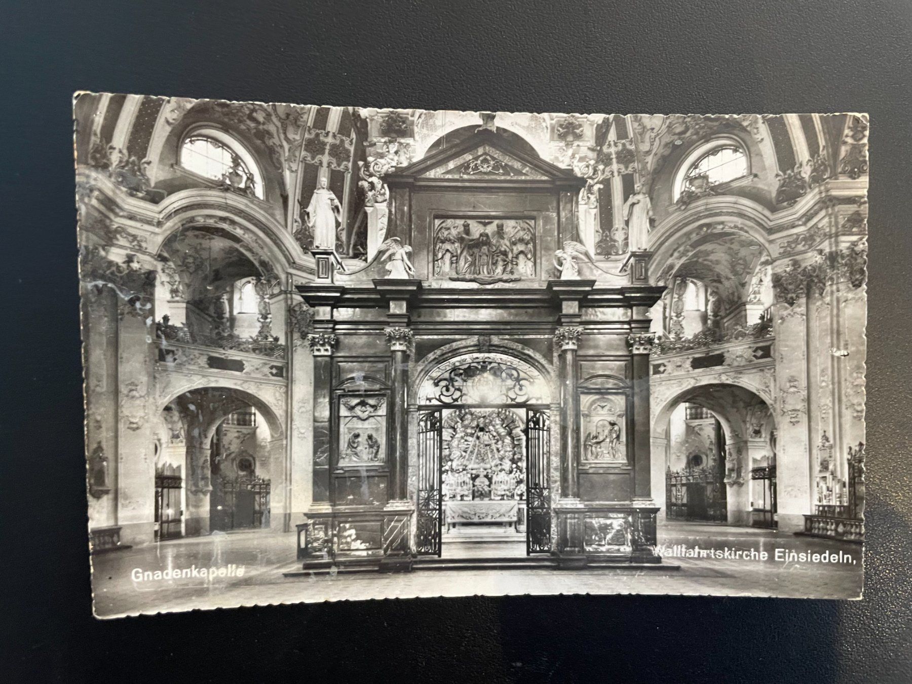 Cartoline postali: AK SZ Einsiedeln, Wallfahrtskirche, Gnadenkapelle – Difettoso da Thal venduto da Danny82