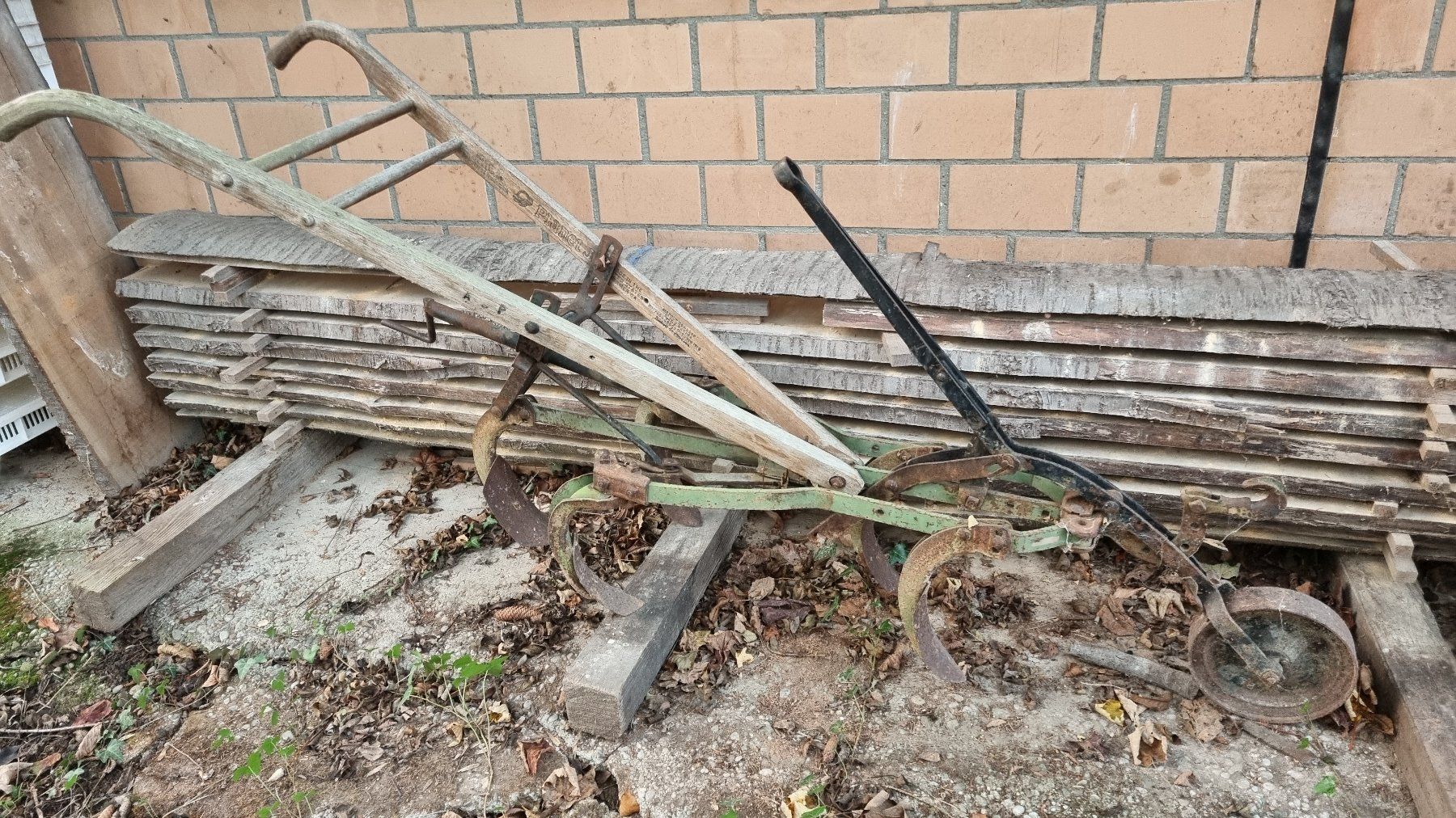 Tutte le macchine: Alte Bodenhacke, breitenverstellbar. – Usato da Neftenbach venduto da HUS12