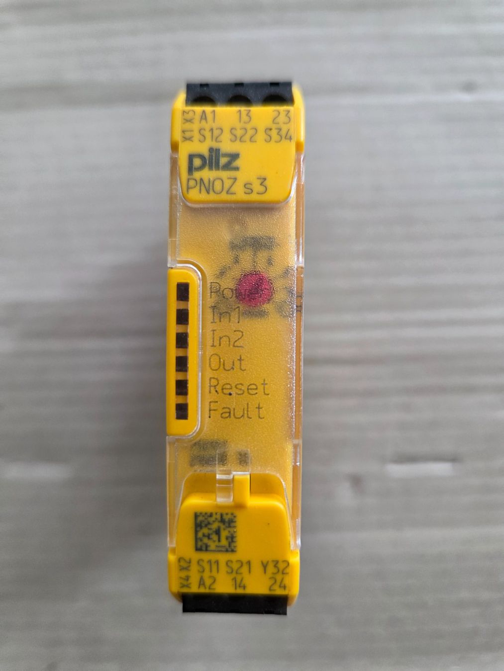 Elektronikbauteile: PILZ Sicherheitsrelais PNOZ s3 – Gebraucht aus Engwilen von dmr_wr8k