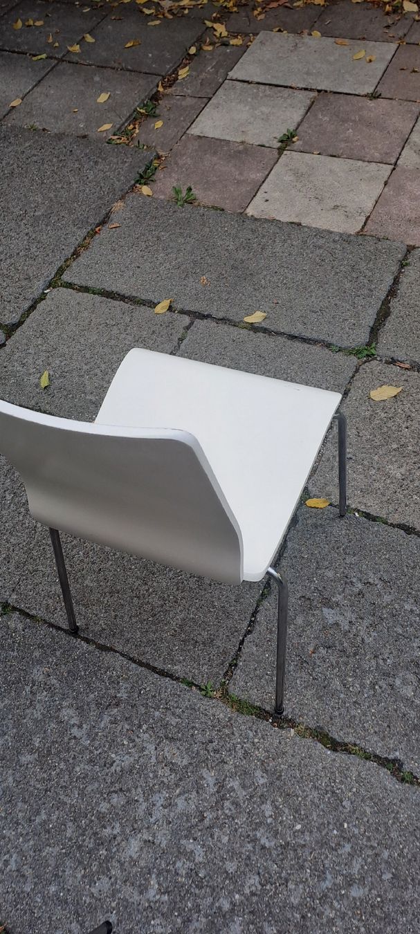 Chaises: 4 weisse Stühle – D'occasion à Liebefeld par Robot.exe 2