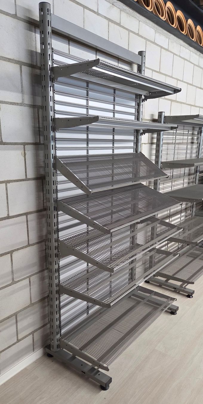 Scaffali: Verkaufsregal aus Metall – Usato da Geroldswil venduto da Car-HiFi-Performance 2