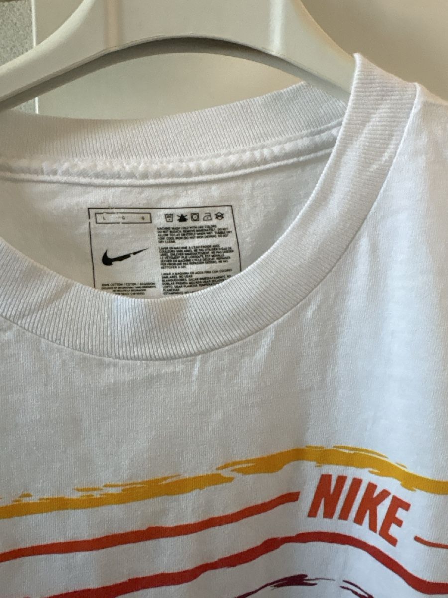 Nike T-shirt: T-shirt Nike taille L – Usato da Düdingen venduto da Yellow 1
