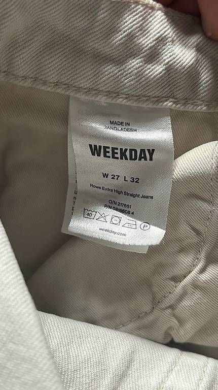 Pantaloni: Pantalon Weekday blanc cassé – Usato da Châtel-St-Denis venduto da leacherre 2
