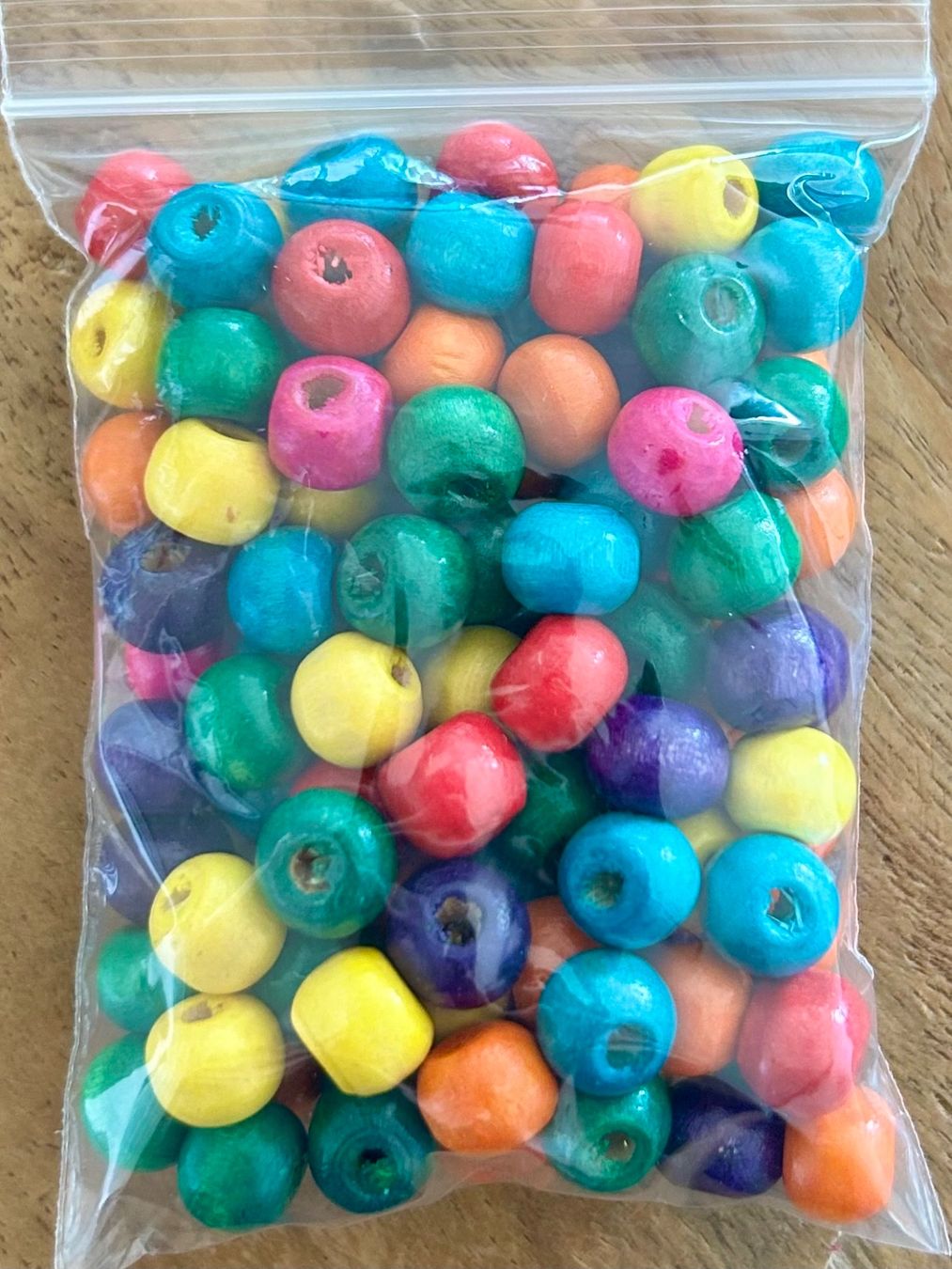 Perle (finte): Bunte Holzperlen / Bastelperlen 8mm 100Stk. – Nuovo e nell'imballaggio originale da Geneve venduto da vane267