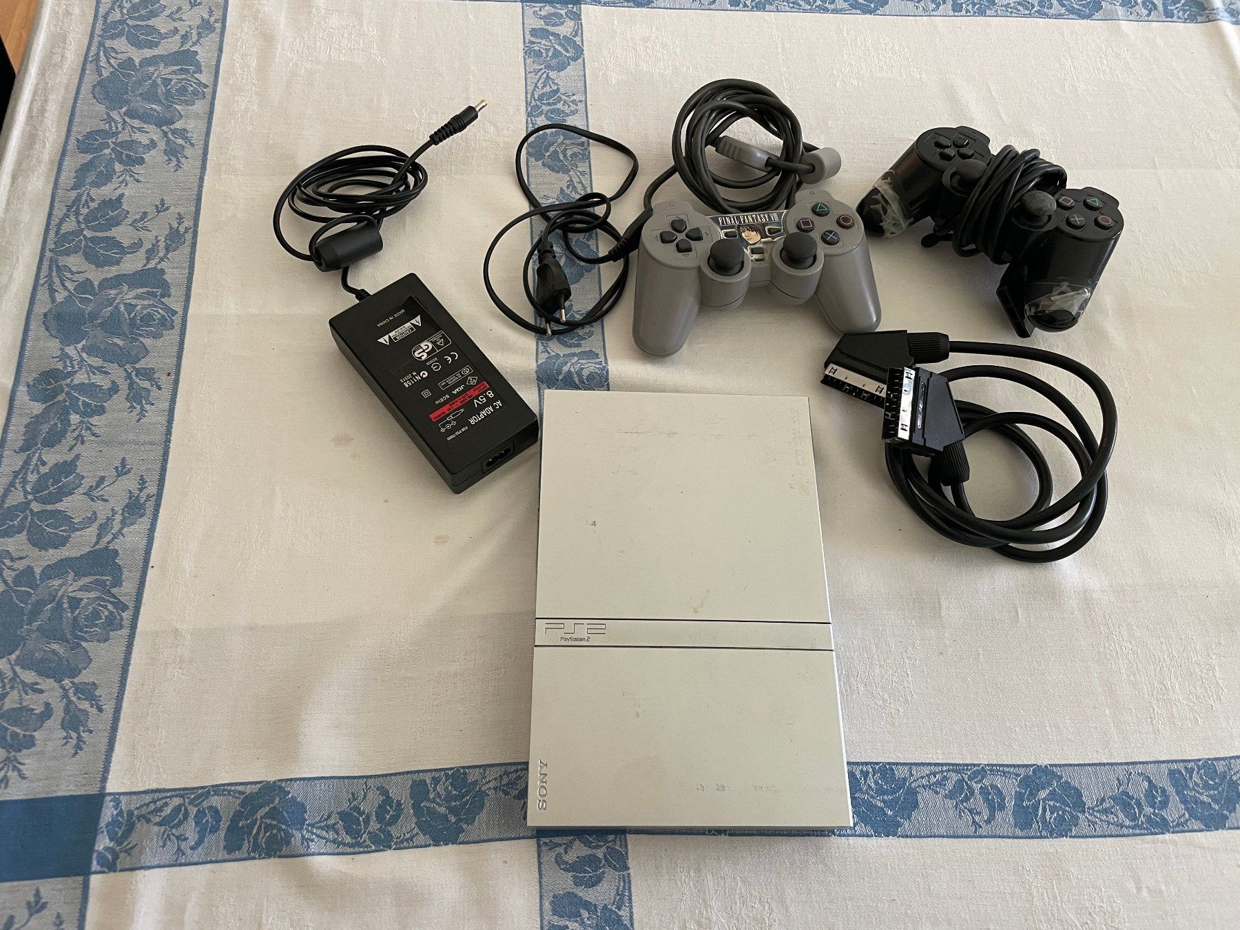 Sony Console: Play Station 2  und PS2   plus 12Spiele Plus 2 PC Video – Usato da Kloten venduto da raf_q87h 1