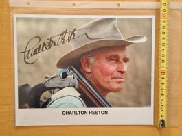 Charlton Heston, Original Autogramm auf Grossfoto in Farbe