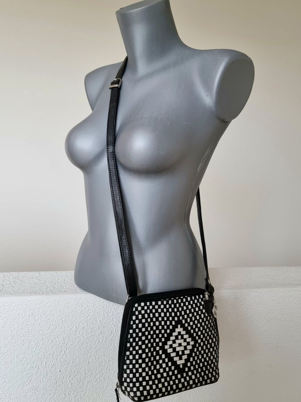 Taschen für Damen: NIKA Umhängetasche Handgewoben – Neu (gemäss Beschreibung) aus Zufikon von manifesto 2