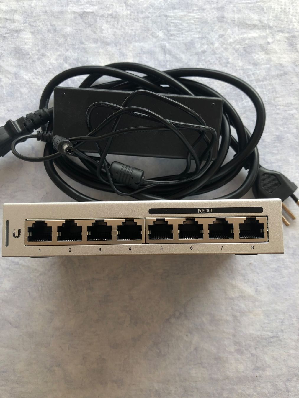 Hub & Switch: Ubiquiti Unifi US-8-60W – Usato da Winterthur venduto da Giz 1
