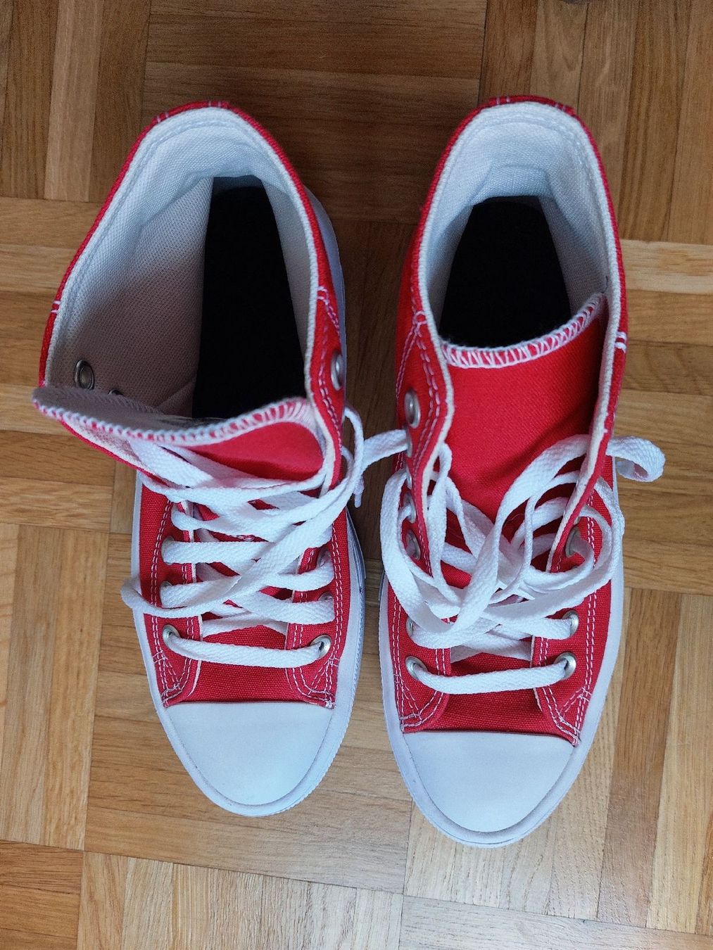 Converse Damenschuhe: Converse rot – Gebraucht aus Münchenbuchsee von Ataf_Morgana 1