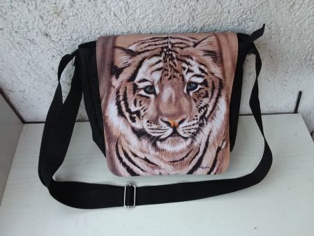 Schwarze Umhängetasche mit Tigermotiv 🐅( Rolf Knie )