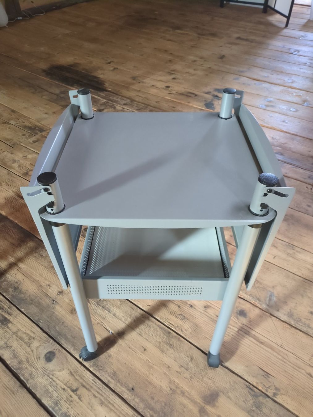 Korpus: Chariot à rétroprojecteur – Gebraucht aus Villarepos von PhiVM