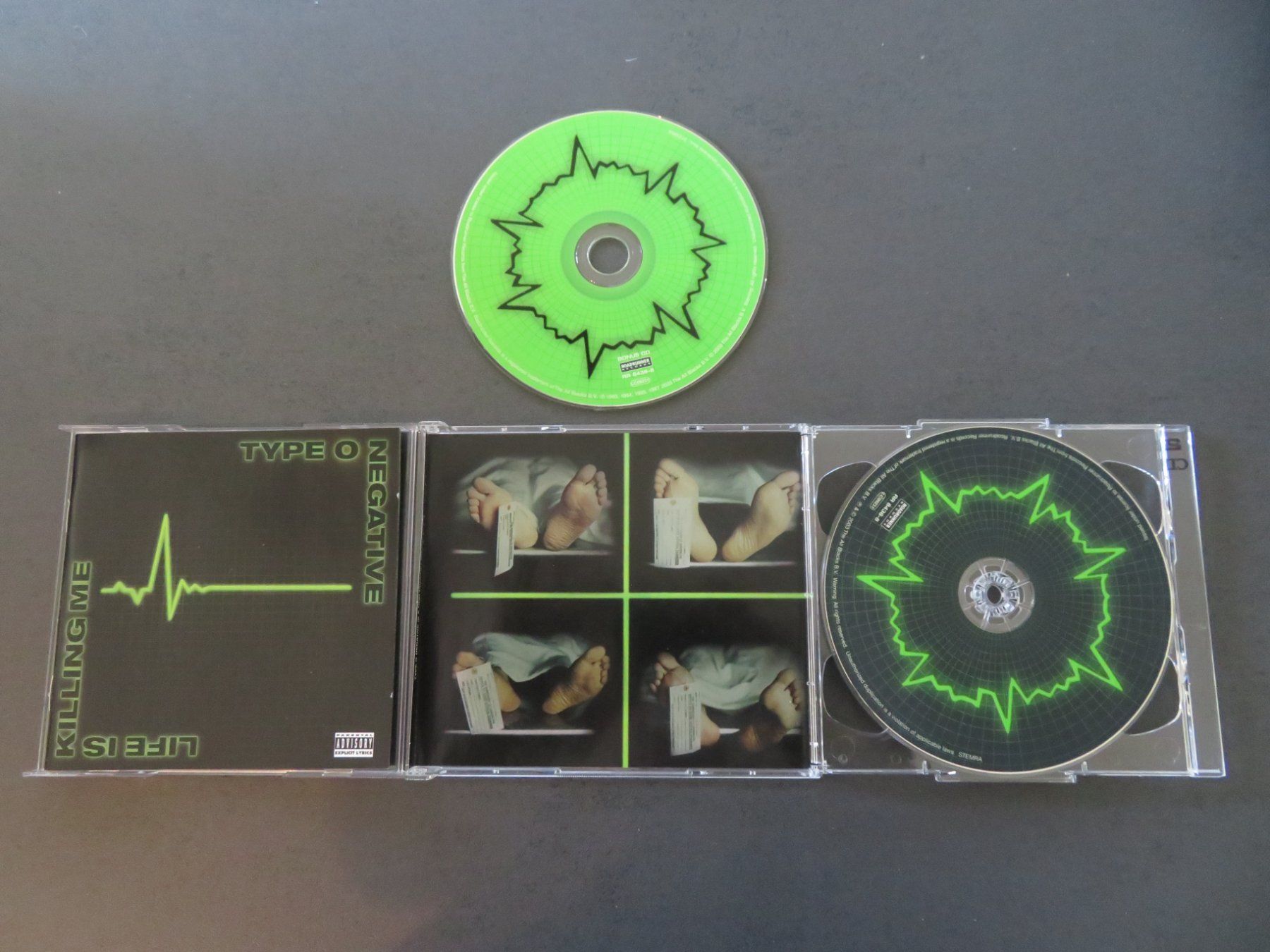 CDs: TYPE O NEGATIVE Life is Killing me 2CD 2003 Gothic Metal – Gebraucht aus Niederbipp von Onyx32