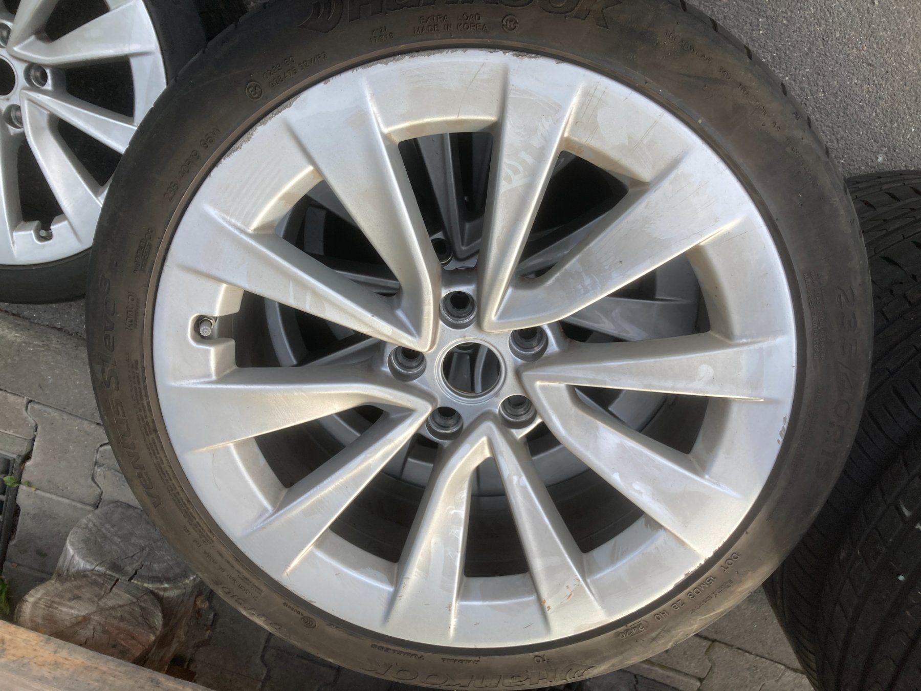 Tesla Pneumatici & Ruote complete: Tesla Model 3 Sommerräder 235/40R19 – Usato da Cham venduto da Cham6332 1