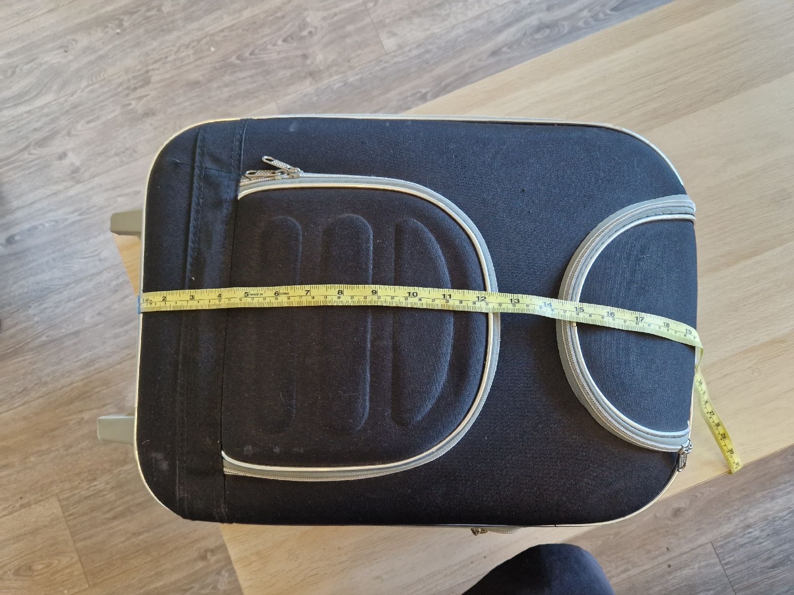 Valigie: Cabin Size Suitcase With Wheels, Compass, & Combinat lock – Usato da Wettingen venduto da mor_76q7 8