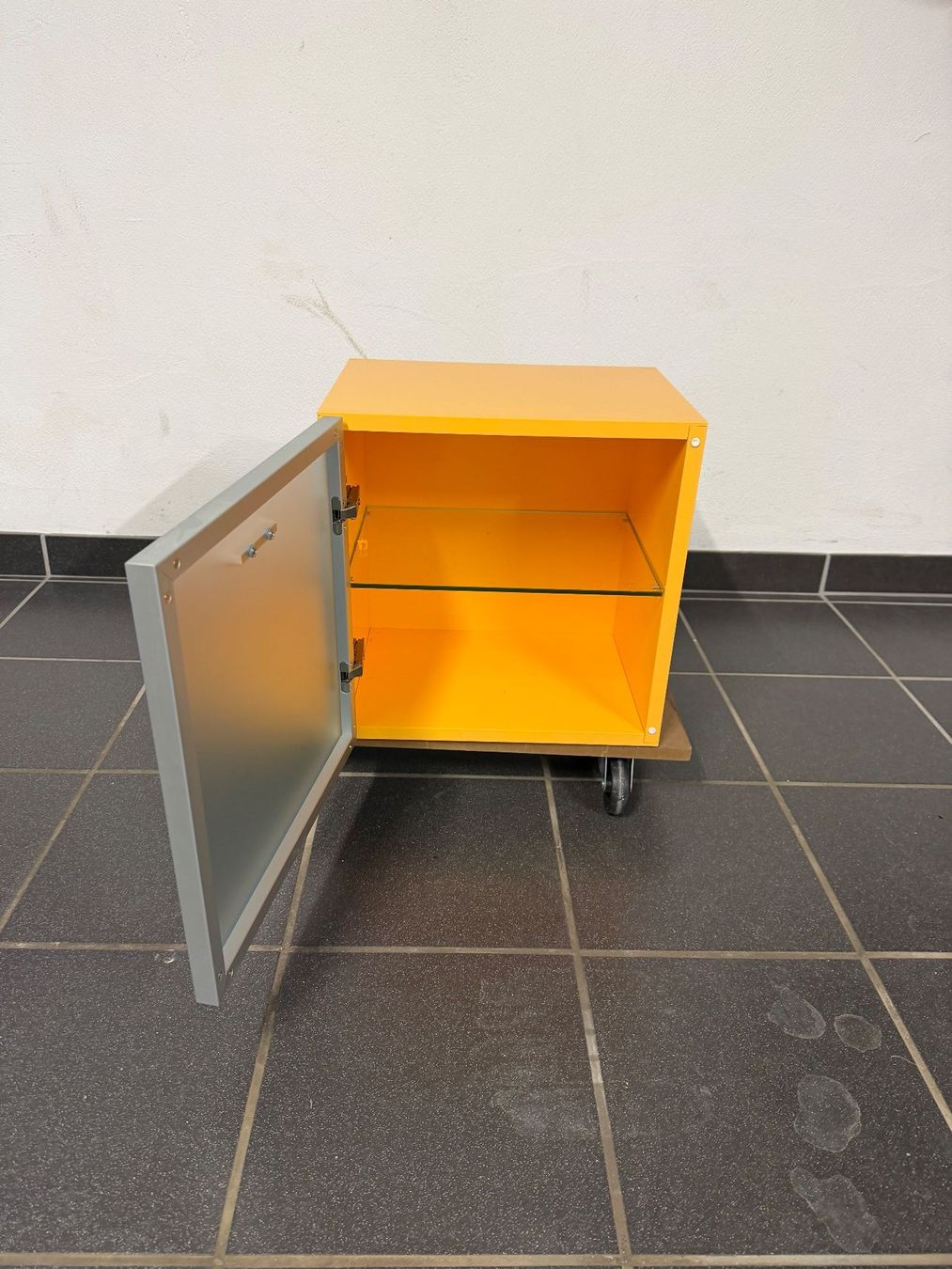 Vetrine: Vitrine für Hobbyraum, Badzimmer oder Keller/Garage – Usato da Hölstein venduto da Rupski 6