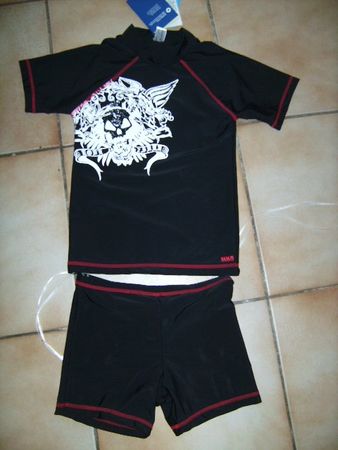 UVP Badeanzug Sonnenschutz Neu Knaben 128 Totenkopf
