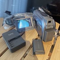 Canon Camcorder mit Akku und Ladegerät