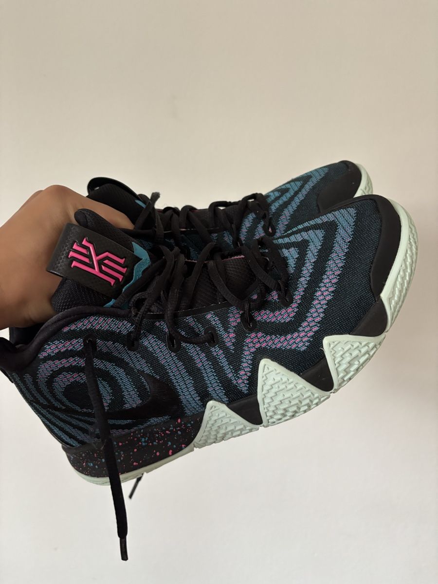 Nike Scarpe da uomo: Nike Kyrie 4 retro 80 – Usato da Genève venduto da Nathanwatchch