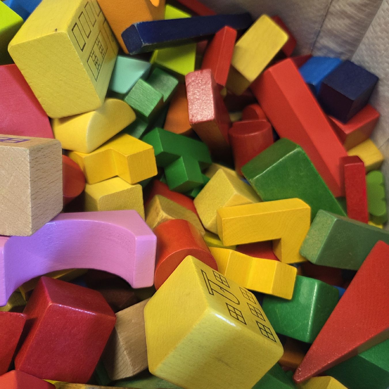 Jouets: Hunderte Bunte Holzbausteine – D'occasion à Stans par Ducati16 3