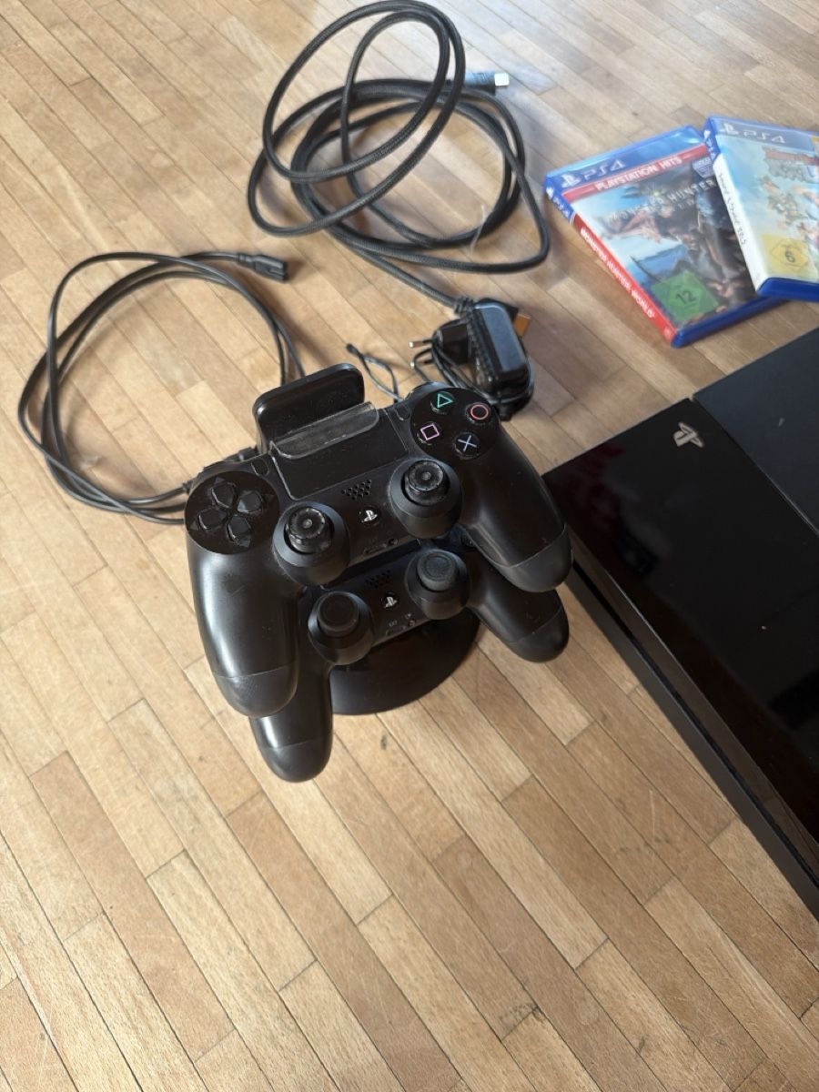 Sony Consoles: Playstation 4 Konsole mit 3 Spielen und Controller – D'occasion à Herisau par thefisherking 2