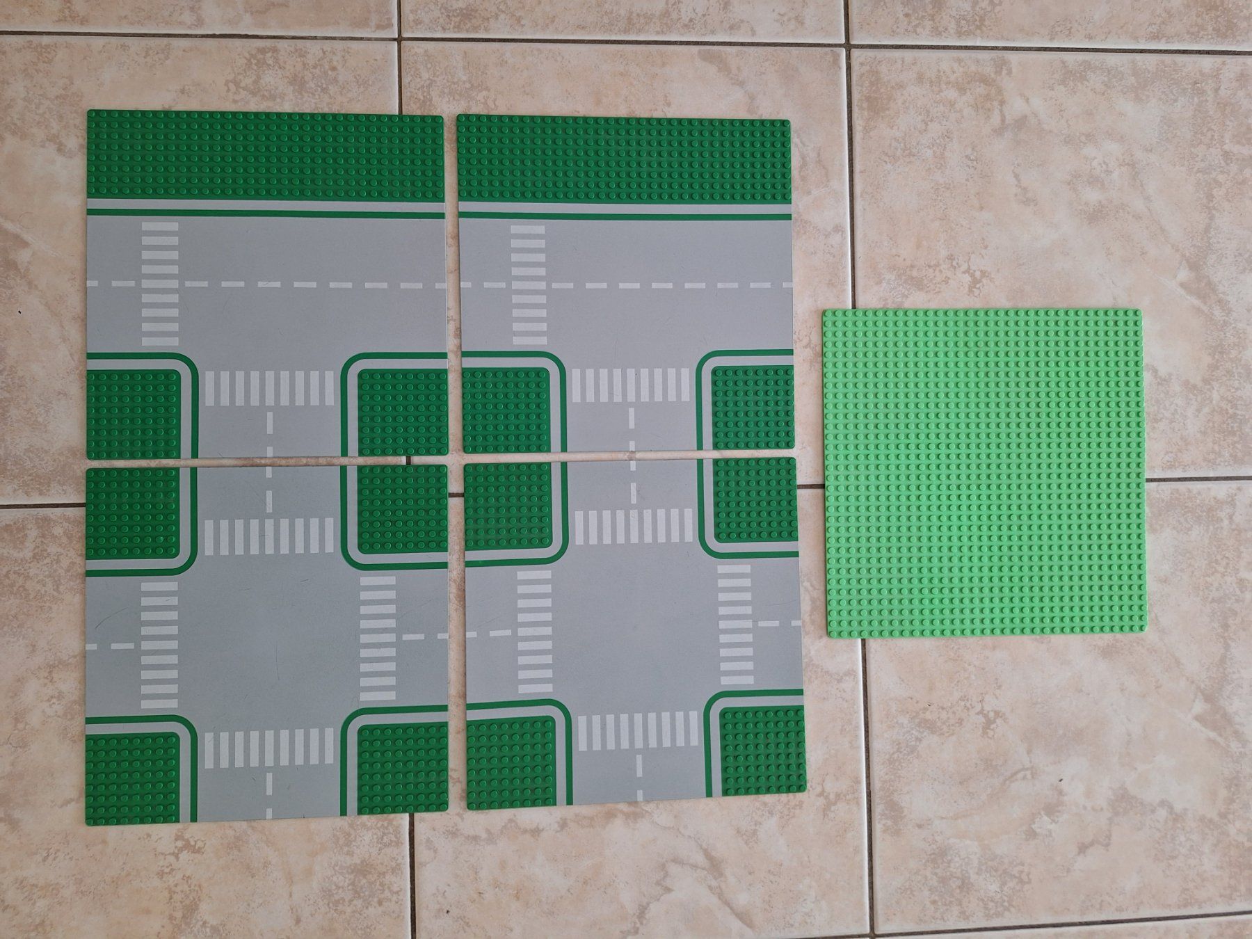 Lego Kit di costruzioni: Lego Grundplatten Set: Strassen + Grün – Usato da Starrkirch-Wil venduto da LucyDog
