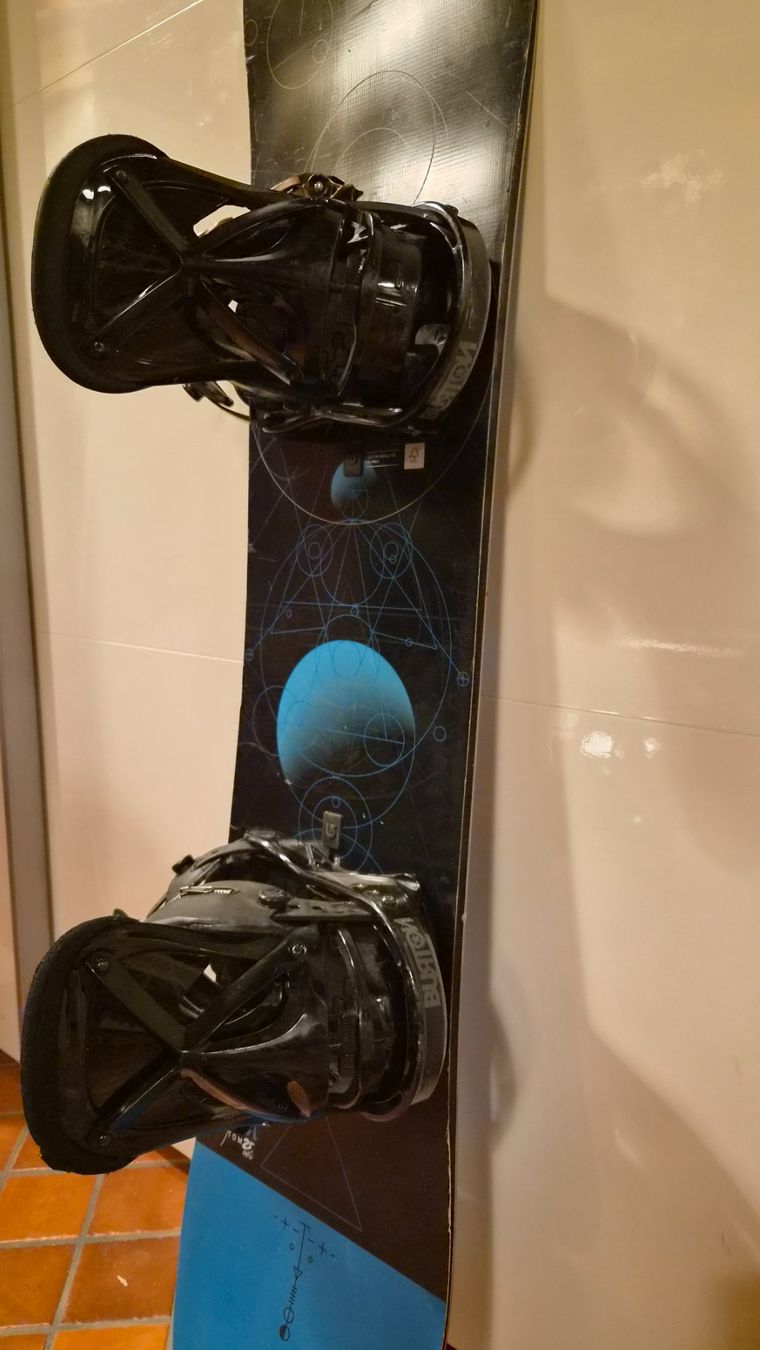 Burton Boards: Snowboard Burton Custom 125cm inkl. Bindung – Gebraucht aus Oberrieden von Raja011 1