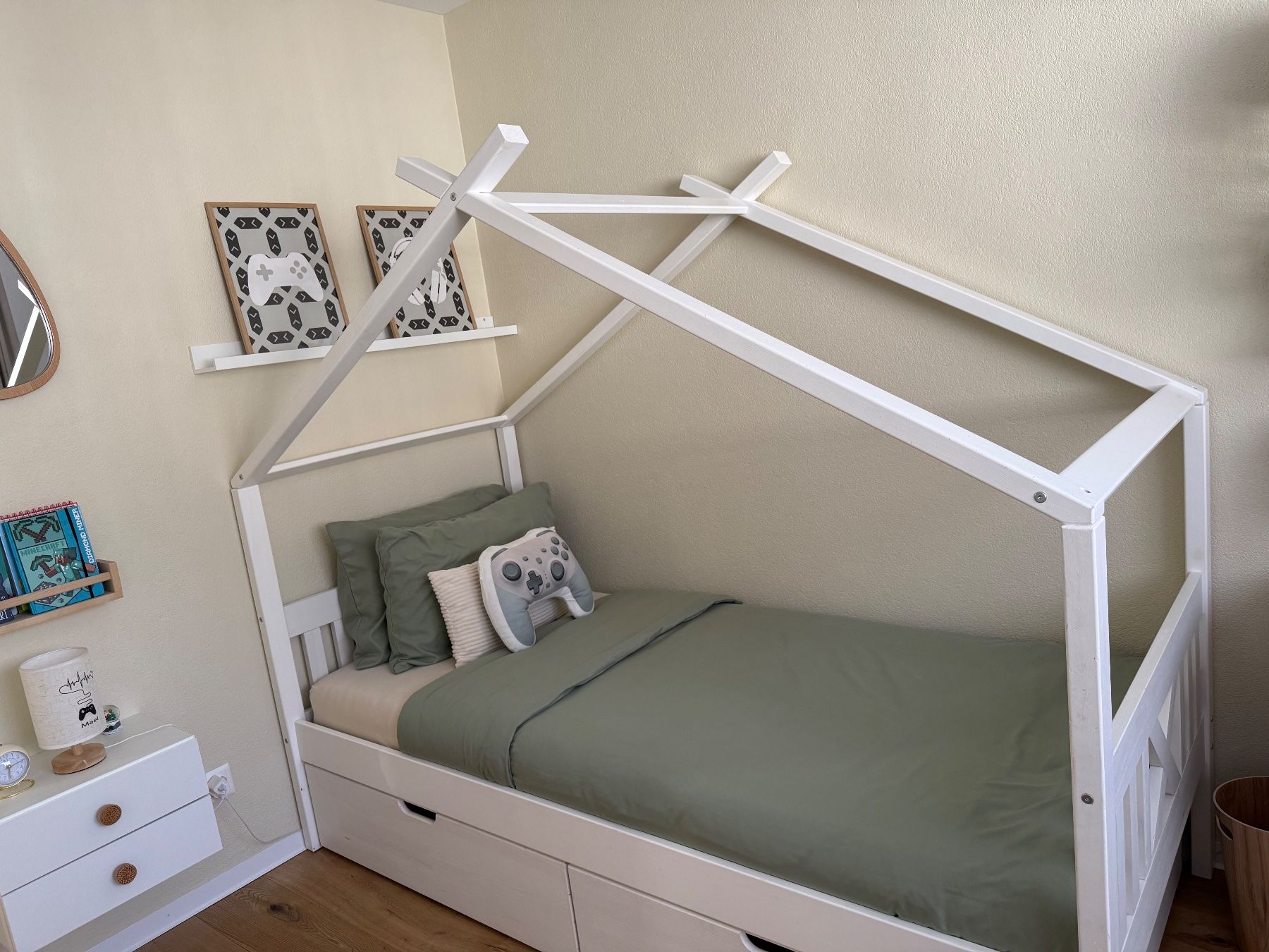 Letti: Hausbett – Usato da Naters venduto da Zelja88 8