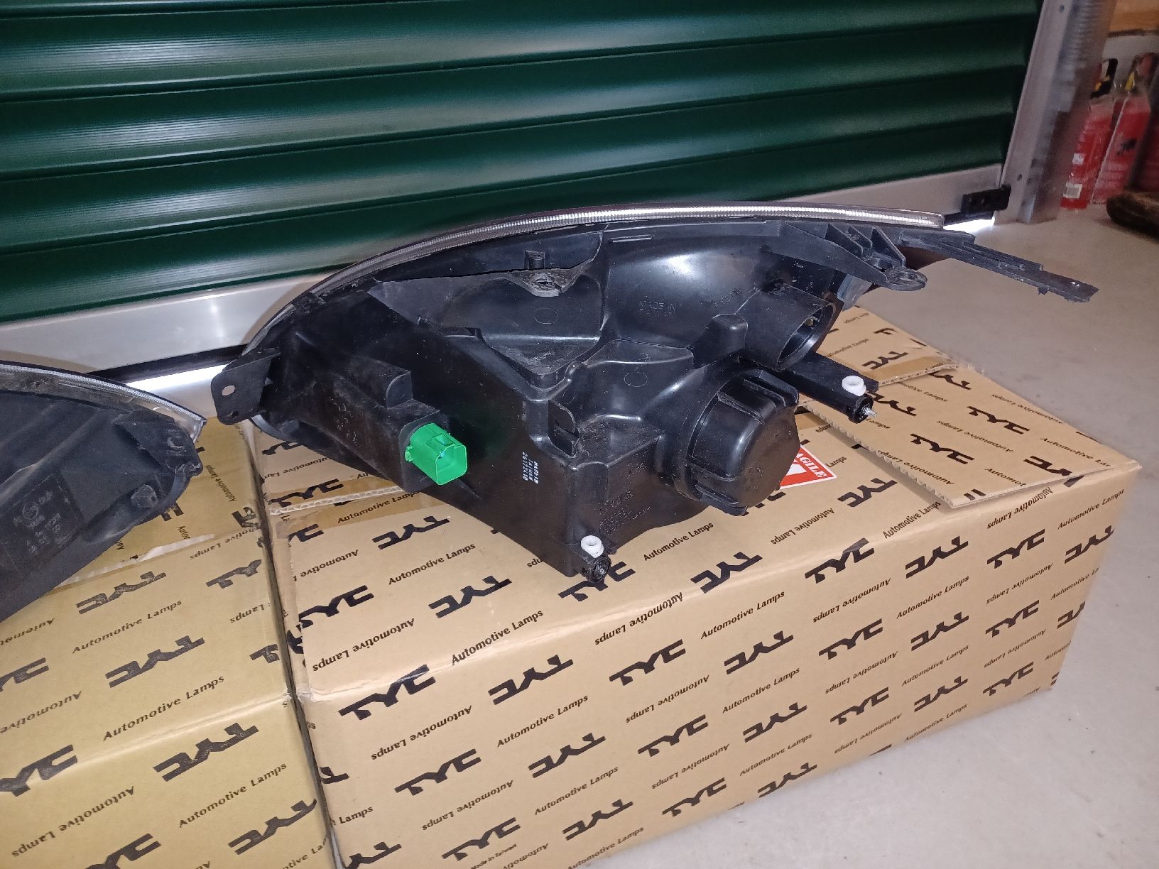 Ford Scheinwerfer: Scheinwerfer Ford Fiesta links + rechts – Gebraucht aus Suhr von Bondi4 3