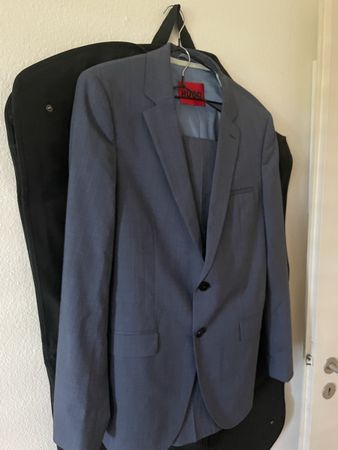 Anzug Hugo Grösse 44 dunkelblau