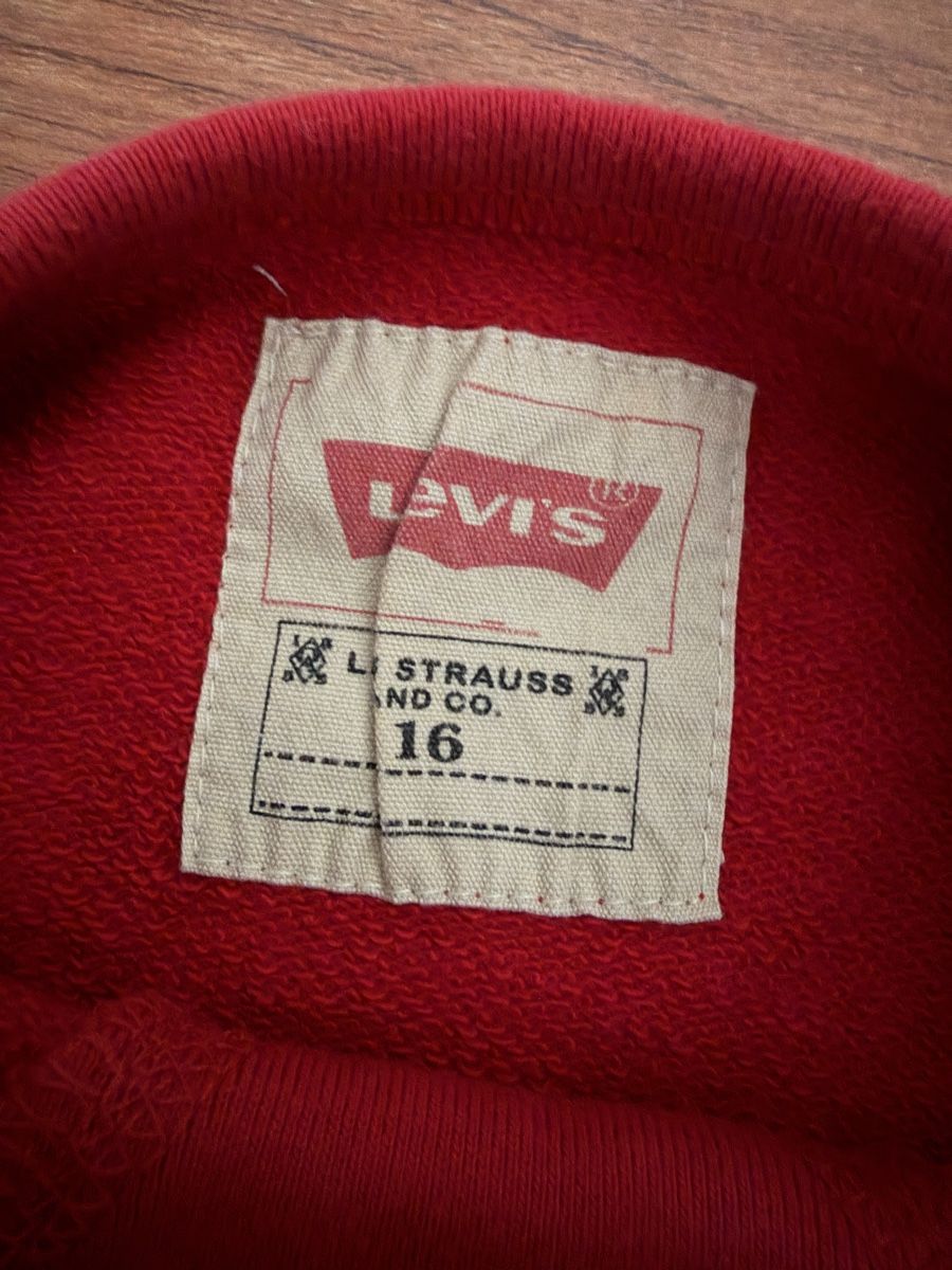 Levi's Pullover & Sweatshirts: Levi’s Sweatshirt Rot Grösse M – Logo Pullover – Gebraucht aus Dänikon ZH von RAFIMIKI 1