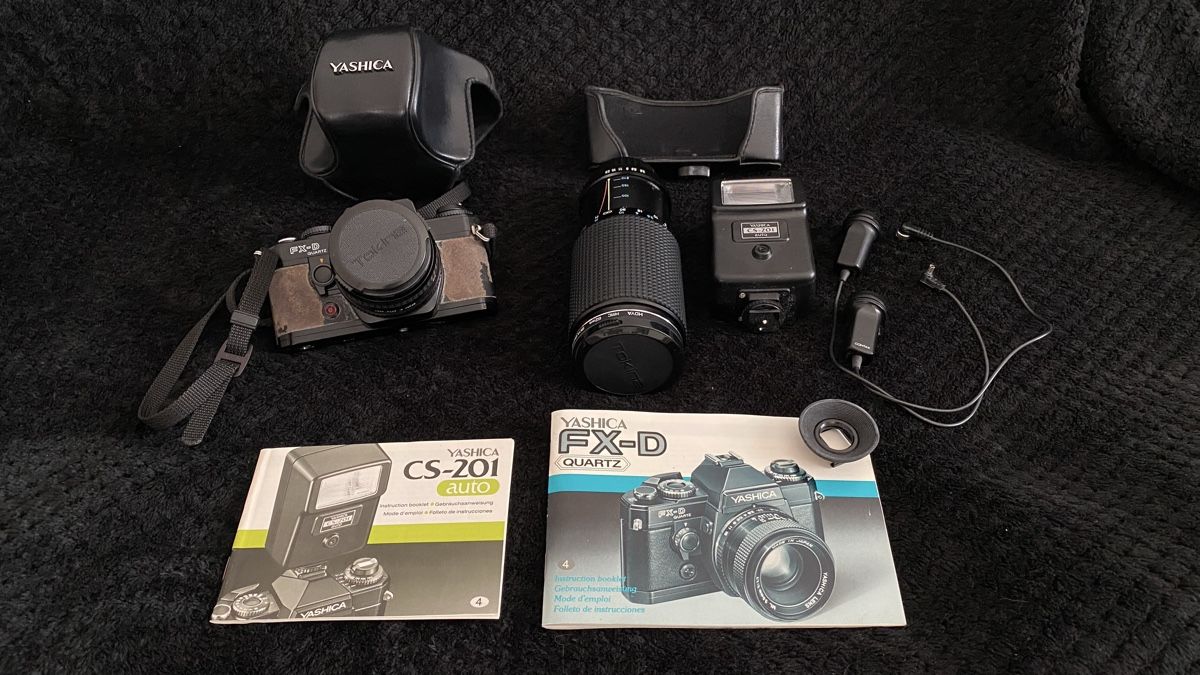 Yashica Fotocamera: Yashica FX-d Quartz Fotokamera set. – Usato da Beinwil am See venduto da Mpmmechanik