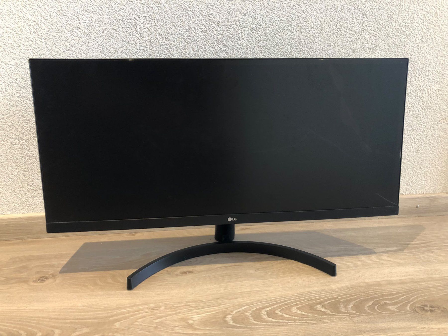 LG Monitor: Ecran ordinateur fissuré – Difettoso da Chardonne venduto da bth_l7mj 1