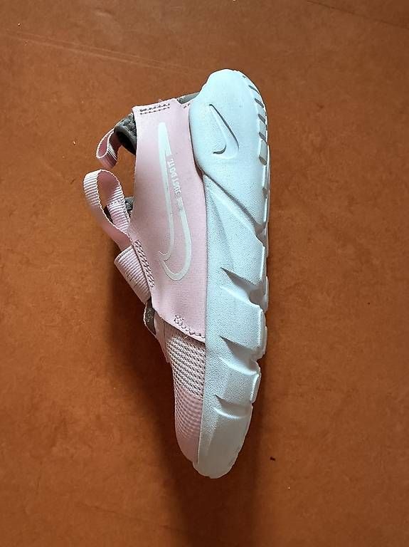Scarpe da donna: Nike Schuhe zu verkaufen – Usato da Gwatt (Thun) venduto da Glahad 1