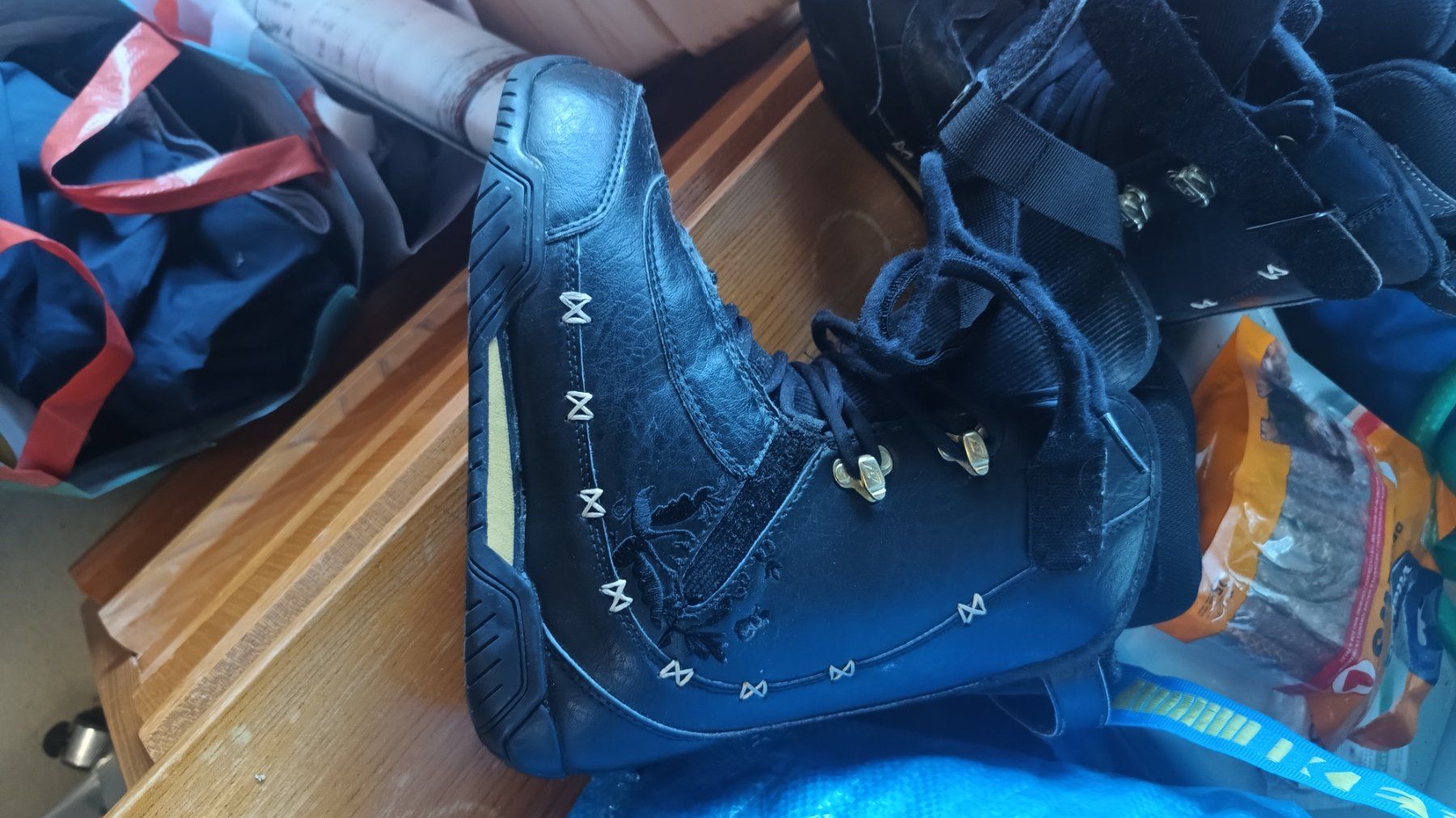 Scarpe da donna: Snowboard boots – Usato da Cham venduto da AriannaG 1